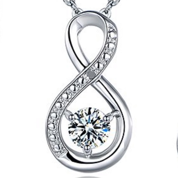 White topaz pendant necklace and drop earrings - Picture 2 of 3